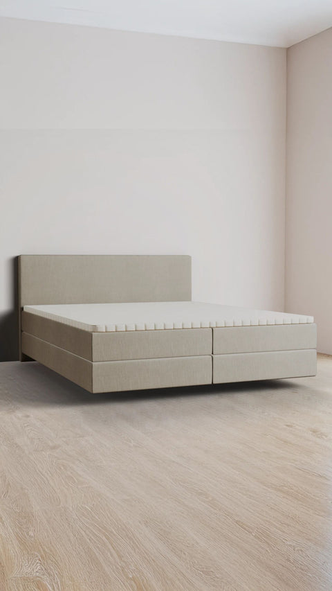 Beige tweepersoons boxspringbed 200x200 cm